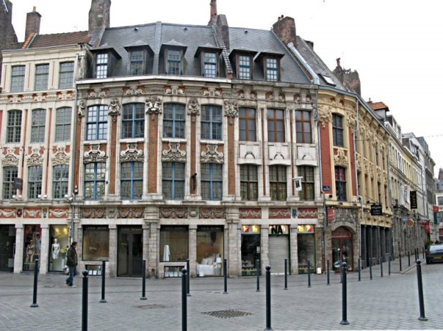 20/71. Vieux Lille. Place du Lion d'or. Dim 26.04.2009 - 11:56.