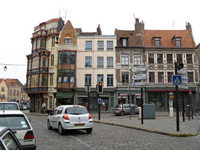21/71. Vieux Lille. Place du Lion d'or. Dim 26.04.2009 - 12:07.