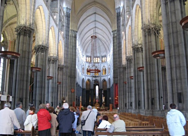 28/71. Lille. Notre-Dame de la Treille. La nef principale. Dim 26.04.2009 - 12:30.