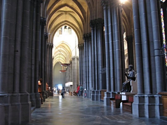 33/71. Lille. Notre-Dame de la Treille. Une nef latérale. Dim 26.04.2009 - 12:37.