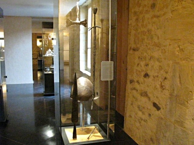17/60. Musée de l'Ardenne. Armement de la fin du Moyen-Age. Mar 28.04.2009 - 14:59.