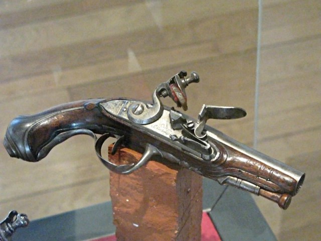 28/60. Musée de l'Ardenne. Petit pistolet (vers 1740) signé Georges, armurier à Charleville. Mar 28.04.2009 - 15:34.