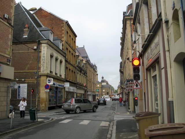 3/48. Charleville-Mézières. Promenade en ville. Mer 29.04.2009 - 09:36.