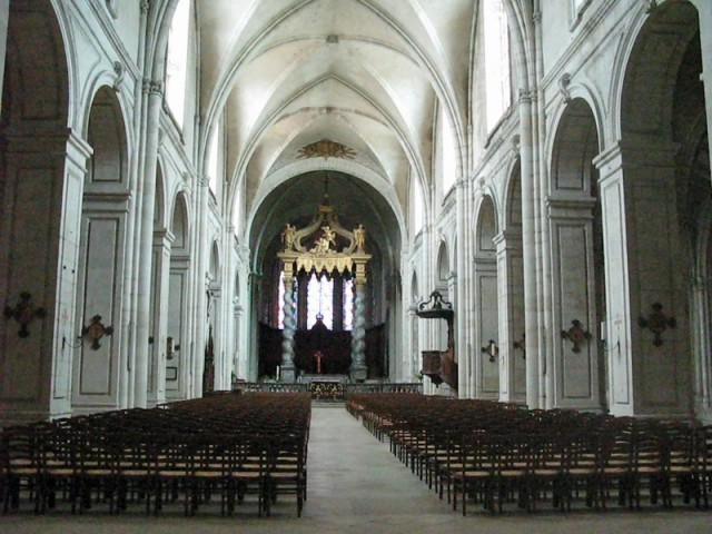 15/36. Verdun. Cathédrale Notre-Dame. La nef principale. Mer 29.04.2009 - 17:53.