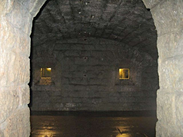 27/57. Fort de Douaumont. Magasin à poudre et poste de commandement. Jeu 30.04.2009 - 10:33.