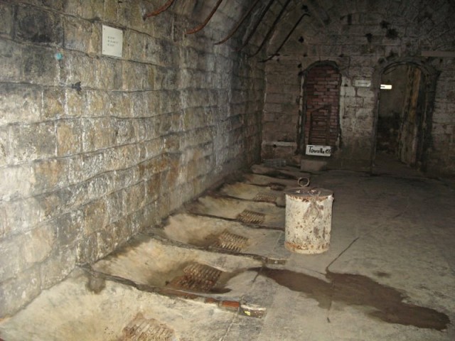 31/57. Fort de Douaumont. Les WC en 1917. Jeu 30.04.2009 - 10:41.