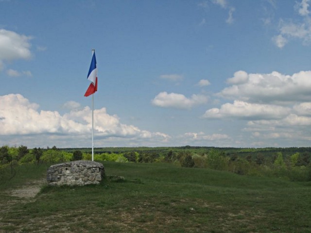 55/57. Fort de Vaux. Paysage depuis le toit du fort. Jeu 30.04.2009 - 11:56.