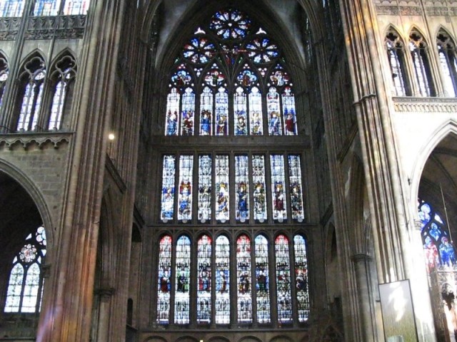 27/56. Metz. Transept. Verrière nord, achevée en 1504. Ven 01.05.2009 - 10:47.