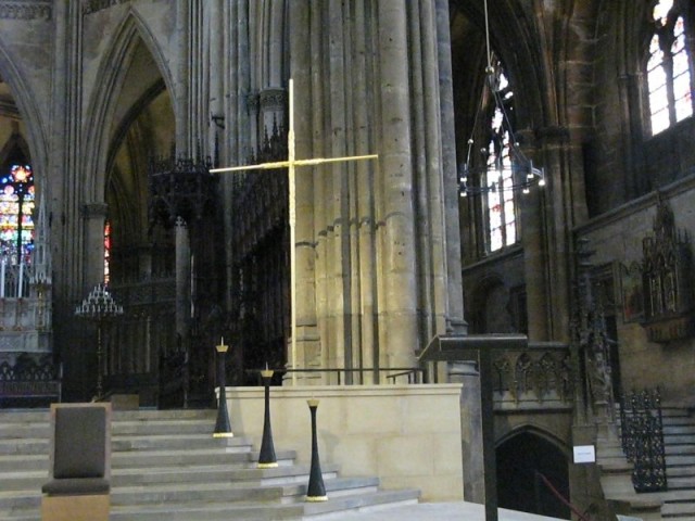 31/56. Metz. La Croix glorieuse du nouveau chœur. Ven 01.05.2009 - 10:53.
