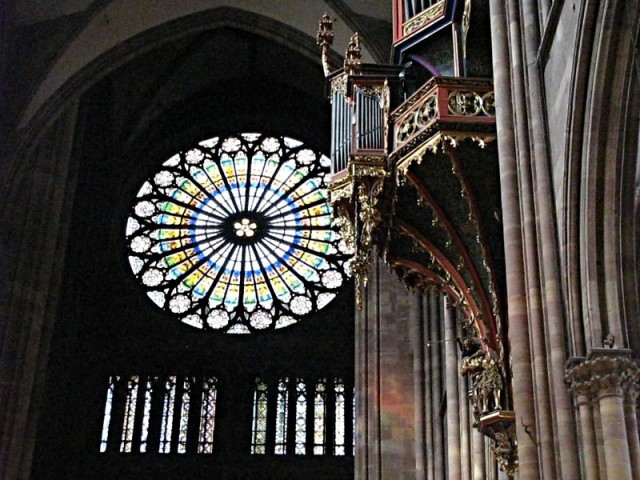 8/31. Strasbourg. Cathédrale Notre-Dame. Rosace. Sam 02.05.2009 - 10:04.