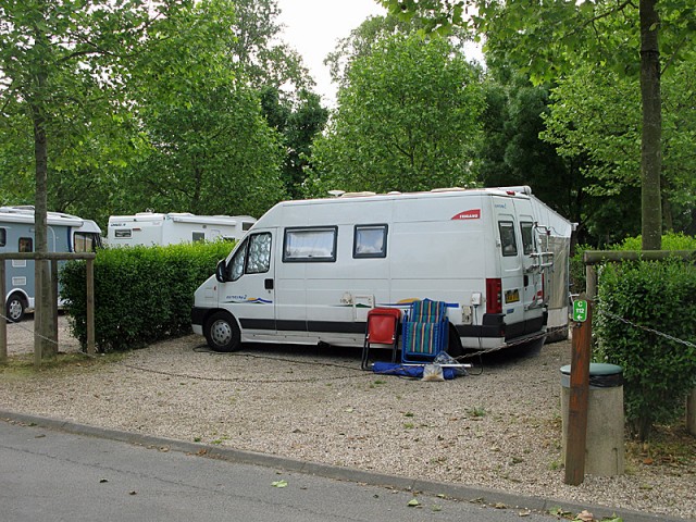 4/5. Paris. Camping du Bois de Boulogne. On plie.  Prochaine étape : Kéradennec. Lun 18/5/2009 07:58.