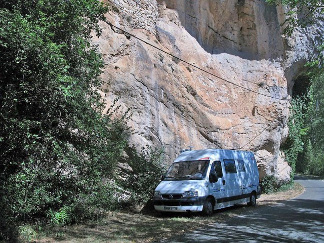 Sam 29.08.2009. Bruniquel. Au pied de la grotte