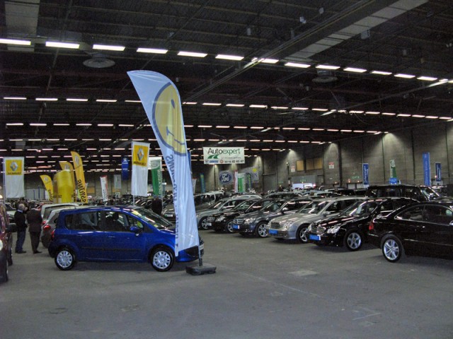 5/14. Brest. Salon des véhicules d'occasion. Dim 11.04.2010, 15:54.