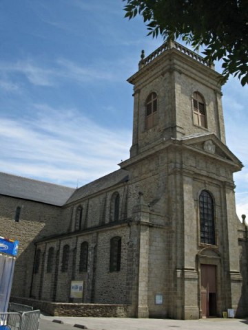 Un cairn et une abbatiale