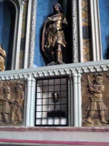 8/24. Reliques de saint-Cyprien; en haut, saint-Ferreol. Mer 13.10.2010, 16:24.
