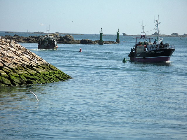 Saint-Guénolé-Penmarc'h. Le retour des pêcheurs.