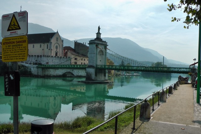 04/12. Le pont entre Seyssel (Ain) et Seyssel (Haute-Savoie).