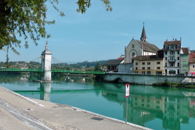 07/12. Seyssel (Ain). Le pont entre l'Ain et la Haute-Savoie.