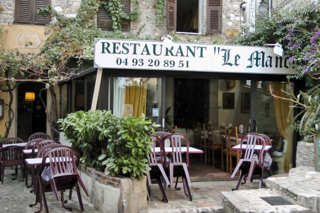 24/28. Haut-de-Cagnes. Re-le restaurant Le Manoir.
