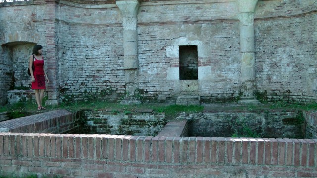 Abbaye de Belleperche. La fontaine des moines. 01.10.2011, 16:13.