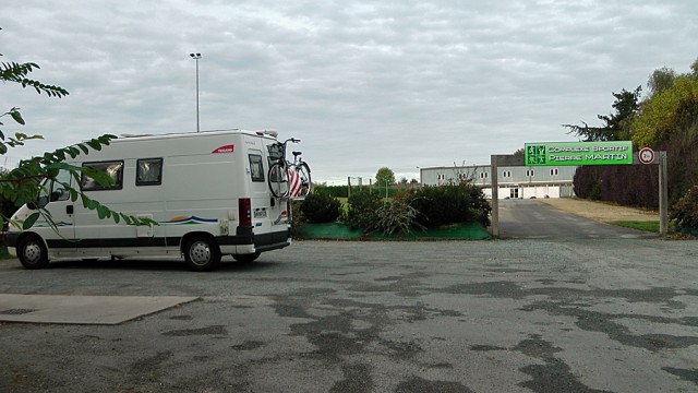 10/11. Mauléon. L'aire des camping-cars. Ven 8/10/2011. 8 h 34.