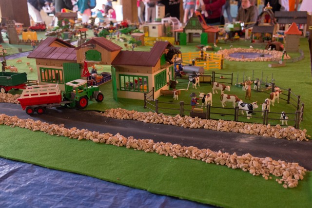 4/32. Salon du Playmobil à Morlaix. Une ferme.