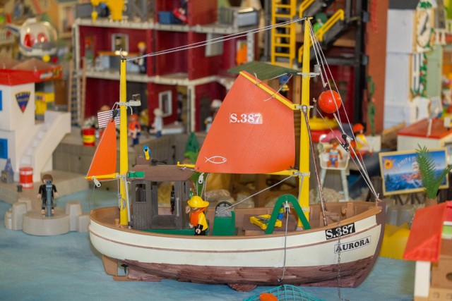 23/32. Salon du Playmobil à Morlaix. Bateau de pêche.