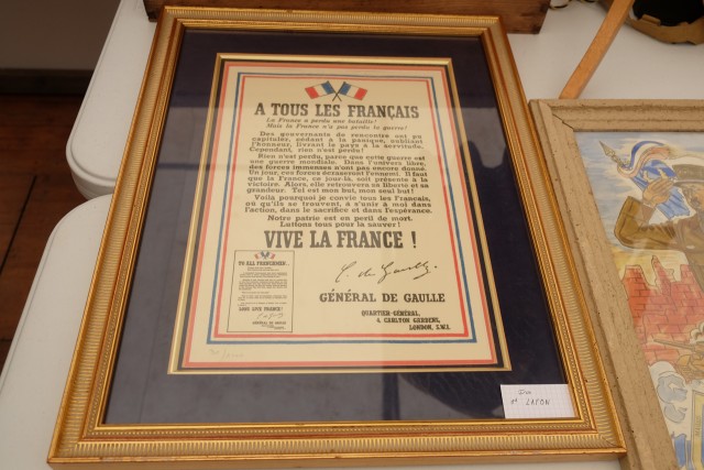 Camp américain. Affiche de l'appel du général De Gaulle. Sam 29.07.2023, 14h50m54.