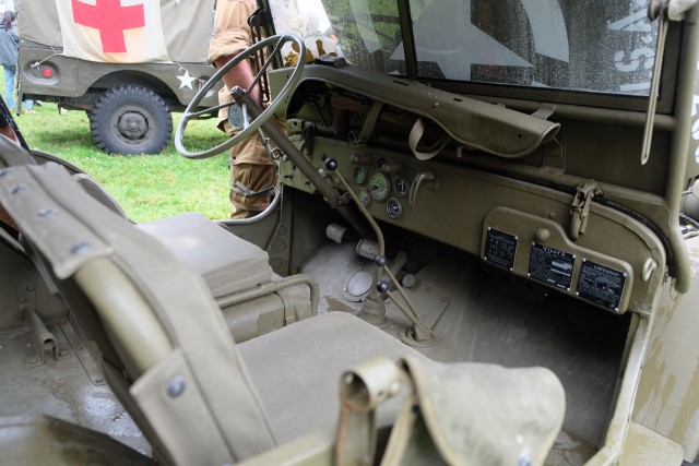 Camp américain. L'intérieur de la Jeep Lily. Sam 29.07.2023, 15h51m18.