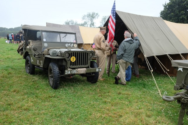 Camp américain. Jeep Pin'up. Sam 29.07.2023, 16h00m50.