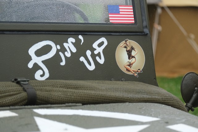 Camp américain. Jeep Pin'up (détail). Sam 29.07.2023, 16h01m10.