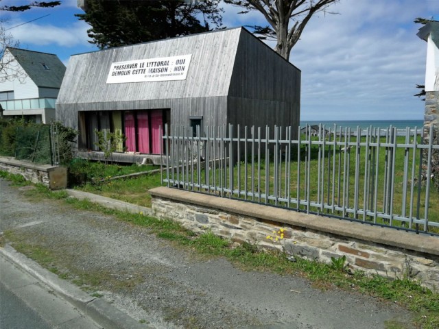 24.04.2018. Plestin-Les-Grèves : la maison en bois de Saint-Efflam menacée de démolition
