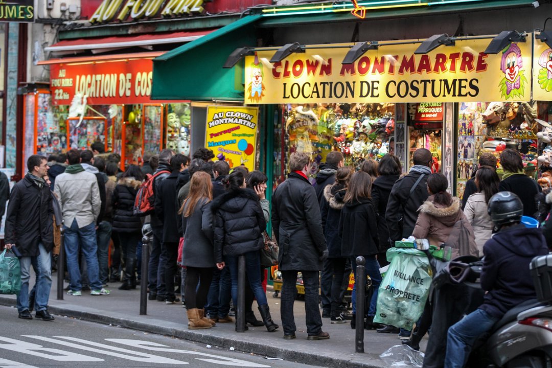 Saint-Sylvestre : les loueurs de costumes et de déguisements font le plein. © Michel Stoupak. Lun 31.12.2012, 16:03.
