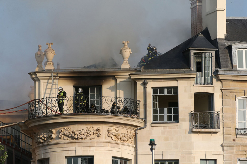 1/18. L'incendie de l’hôtel Lambert. © Michel Stoupak. Mer 10.07.2013, 07h53m04.