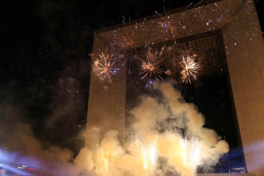 1/27. Espace : le dernier spectacle son et lumière de la Défense. © Michel Stoupak. Ven 20.09.2013, 21h45m24.