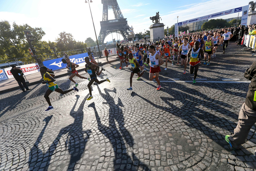 1/18. 23.865 coureurs disputent les 20 km de Paris. © Michel Stoupak. Dim 13.10.2013, 09h59m11.