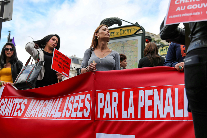 1/24. Prostitution : manifestation contre la pénalisation des clients. © Michel Stoupak. Sam 26.10.2013, 13h23m01.