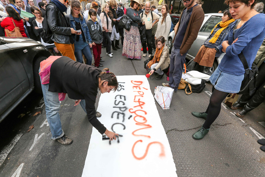 Des opposants à « l’Ayraultport » de Notre-Dame-des-Landes manifestent. © Michel Stoupak. Sam 26.10.2013, 15h42m08.