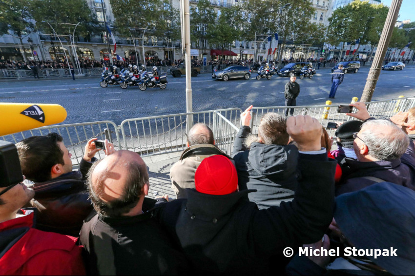 1/9. 11-Novembre : François Hollande hué sur les Champs-Elysées. © Michel Stoupak. Lun 11.11.2013, 11h19m29.