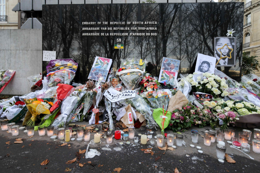 1/11. Mandela : hommage à l’Ambassade d’Afrique du Sud à Paris. © Michel Stoupak. Sam 07.12.2013, 12h10m13.