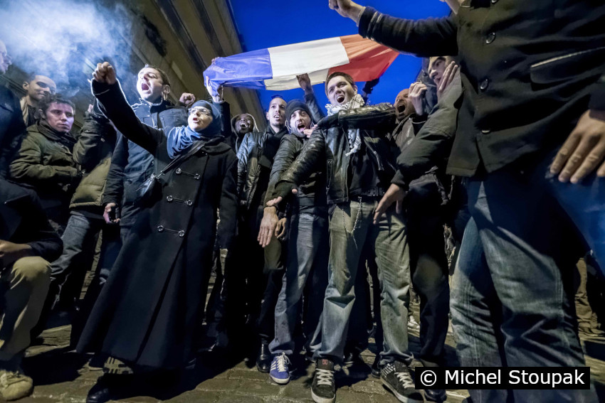 1/8. Dieudonné : les fans se mobilisent devant le théâtre de la Main d'Or. © Michel Stoupak. Sam 28.12.2013, 17h51m03.
