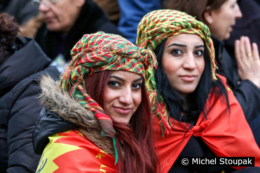 1/40. Manifestation un an après l’assassinat de trois militantes kurdes. © Michel Stoupak. Sam 11.01.2014, 14h39m35.