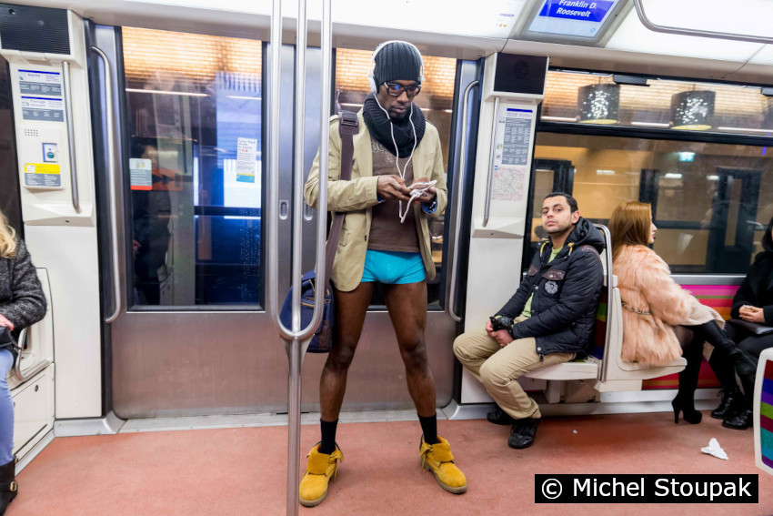 1/40. « No Pants Subway Ride », ou comment prendre le métro en slip. © Michel Stoupak. Dim 12.01.2014, 15h50m08.