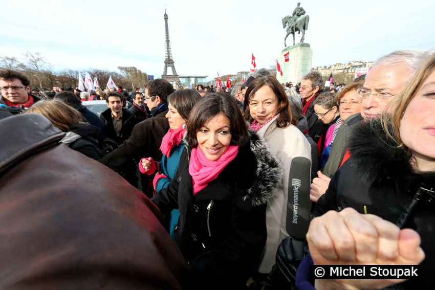 1/5. 14h09m43. Sam 01.02.2014. Paris : Anne Hidalgo avec les manifestants pro-IVG. © Michel Stoupak.