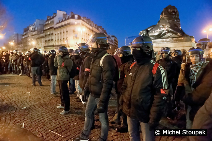 1/24. 18h29m30. Dim 02.02.2014. Paris : 1.500 policiers mobilisés pour encadrer la Manif pour tous. © Michel Stoupak.