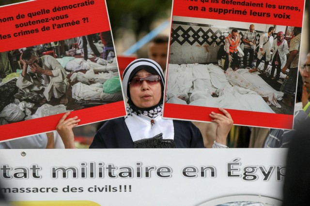 17/27. Égypte : manifestation pro-Morsi à Paris. © Michel Stoupak. Sam 24.08.2013, 17h12m47.