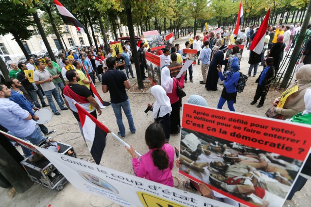 20/27. Égypte : manifestation pro-Morsi à Paris. © Michel Stoupak. Sam 24.08.2013, 18h04m23.