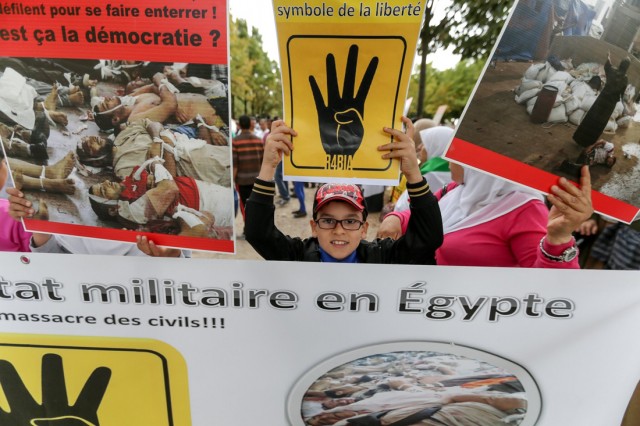 21/27. Égypte : manifestation pro-Morsi à Paris. © Michel Stoupak. Sam 24.08.2013, 18h06m00.