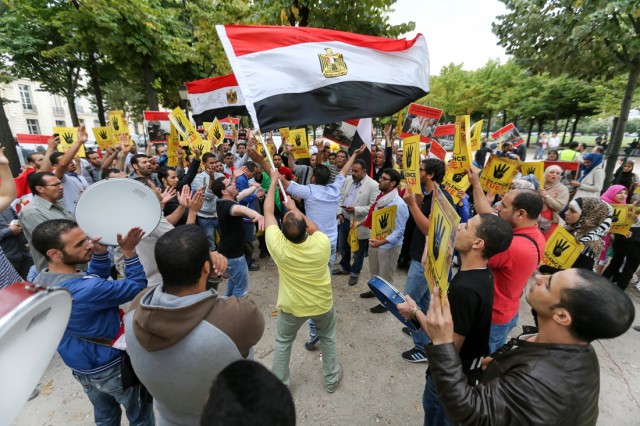 27/27. Égypte : manifestation pro-Morsi à Paris. © Michel Stoupak. Sam 24.08.2013, 18h47m45.