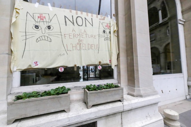 7/9. Paris : imbroglio autour de la fermeture des urgences de l’Hôtel-Dieu. © Michel Stoupak. Ven 01.11.2013, 16h45m16.